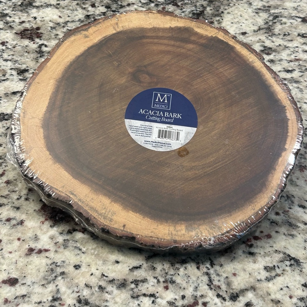 Medici Acacia Bark Cutting Charcuterie Board‎ Natural Acacia 10” NWT